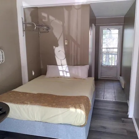 Appletree Inn Radium Hot Springs Room photo
