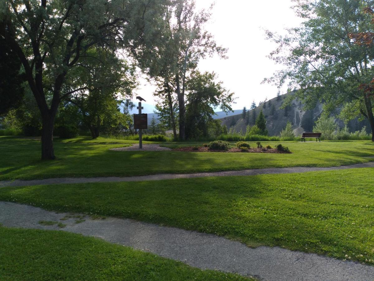 Appletree Aparthotel Radium Hot Springs